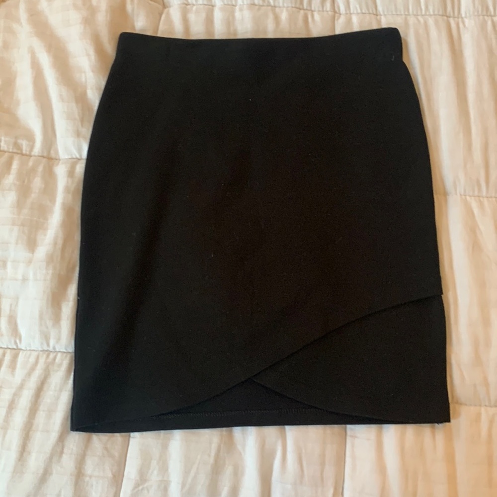 ARITZIA BLACK MINI SKIRT